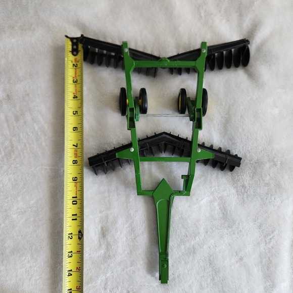 John Deere ERTL Tractor Pedal Disc Harrow, Diecast Metal Attachment 1/16 Scale - Picture 9 of 10